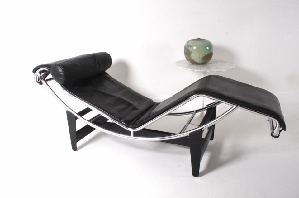 lc4-cassina-corbusier.jpg