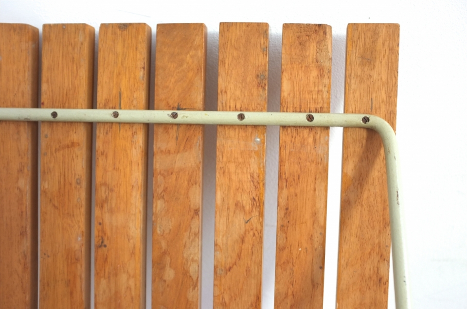 bertoia-slat-bench-knoll.jpg