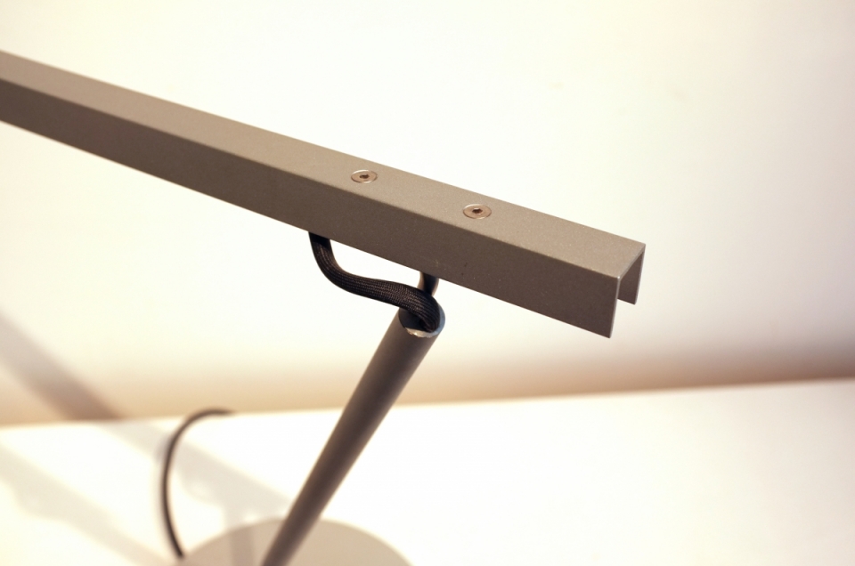 maarten-van-severen-u-line-desk-lamp-bureau.jpg