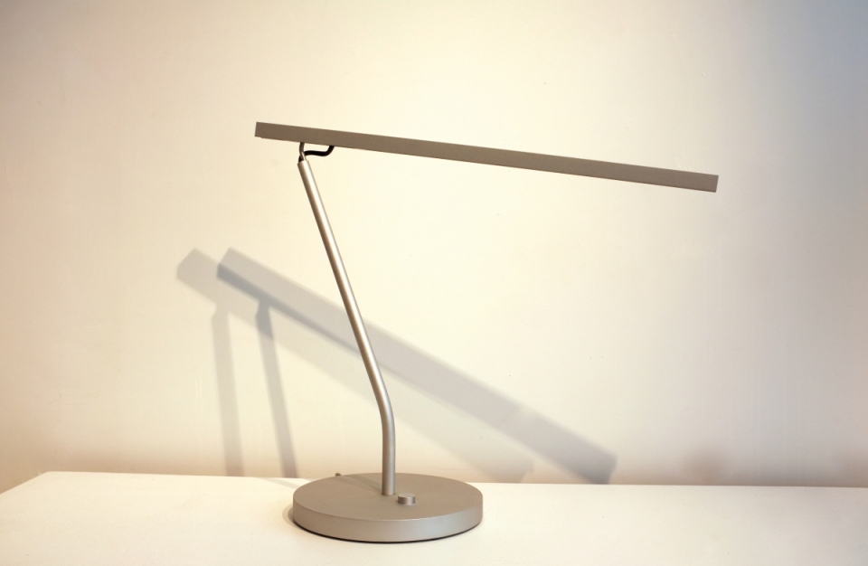 maarten-van-severen-u-line-desk-lamp-bureau.jpg