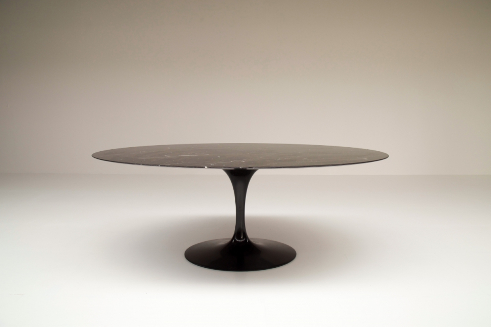 knoll-tulip-tabel-eero-saarinen-big-dining-table.jpg