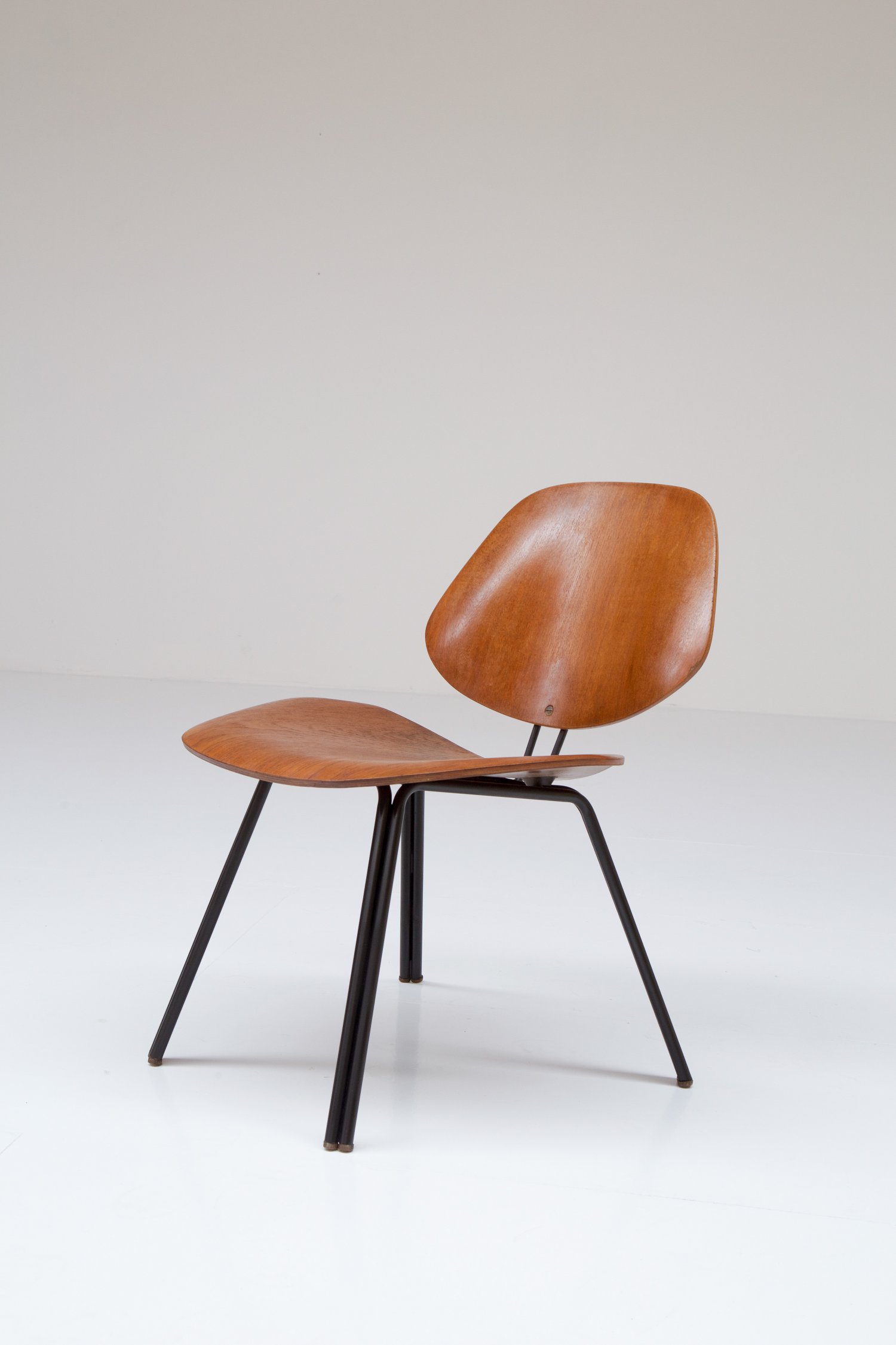 P31 lounge chair Osvaldo Borsani