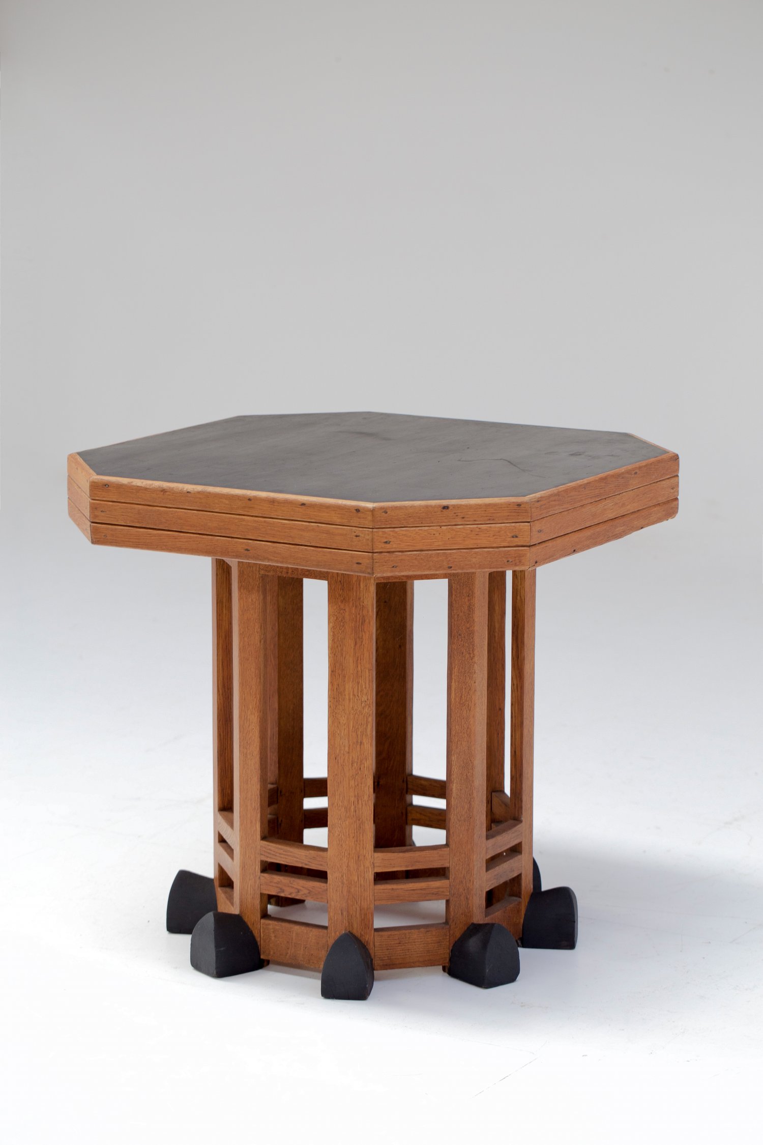 Amsterdamse School table