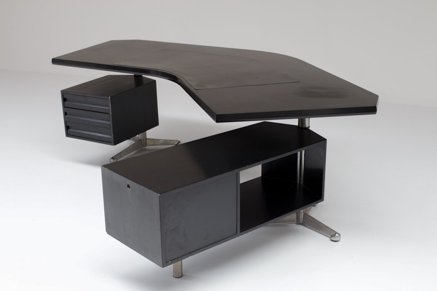 Boomerang desk Osvaldo Borsani