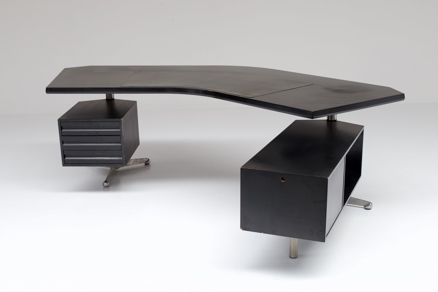 Boomerang desk Osvaldo Borsani