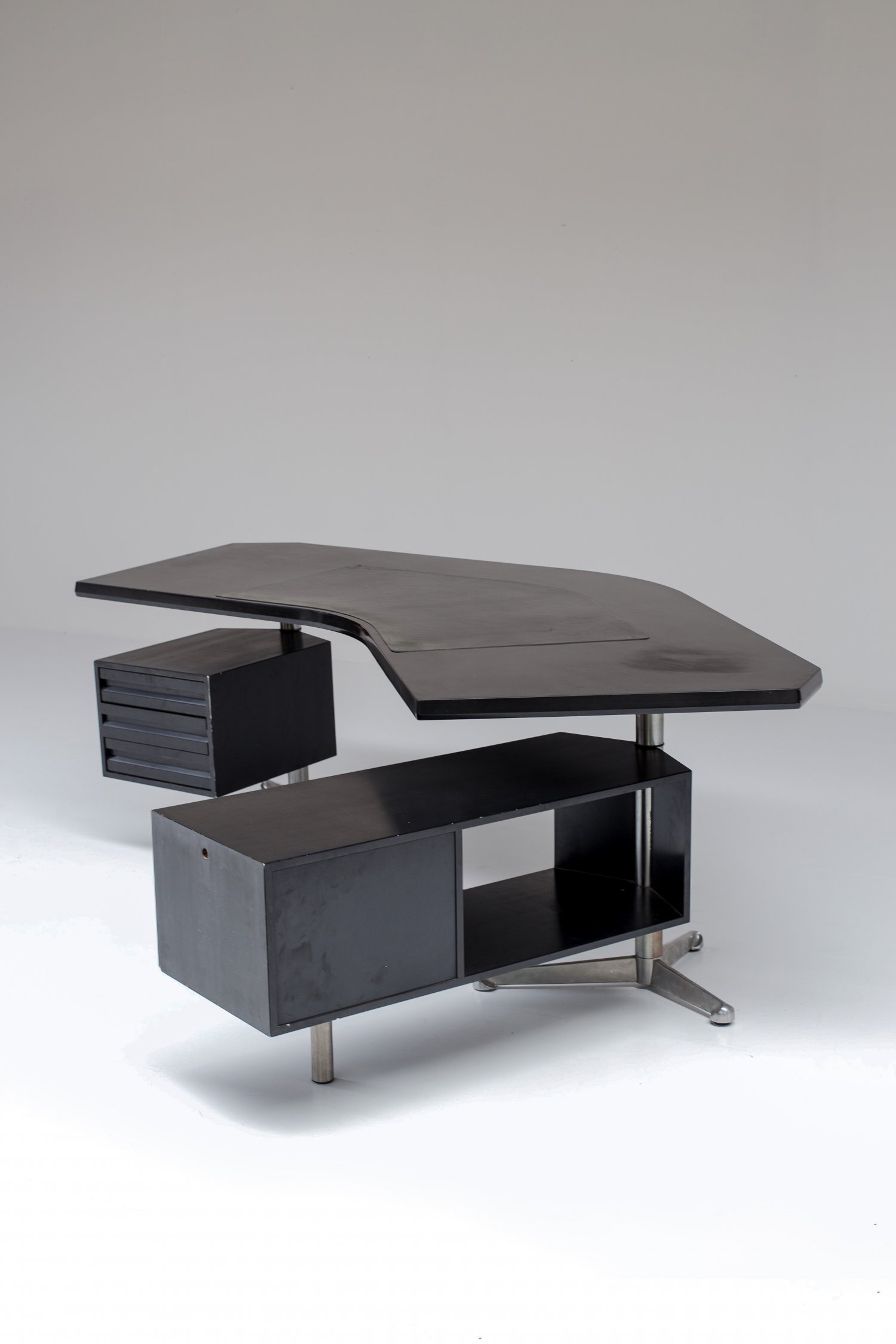 Boomerang desk Osvaldo Borsani