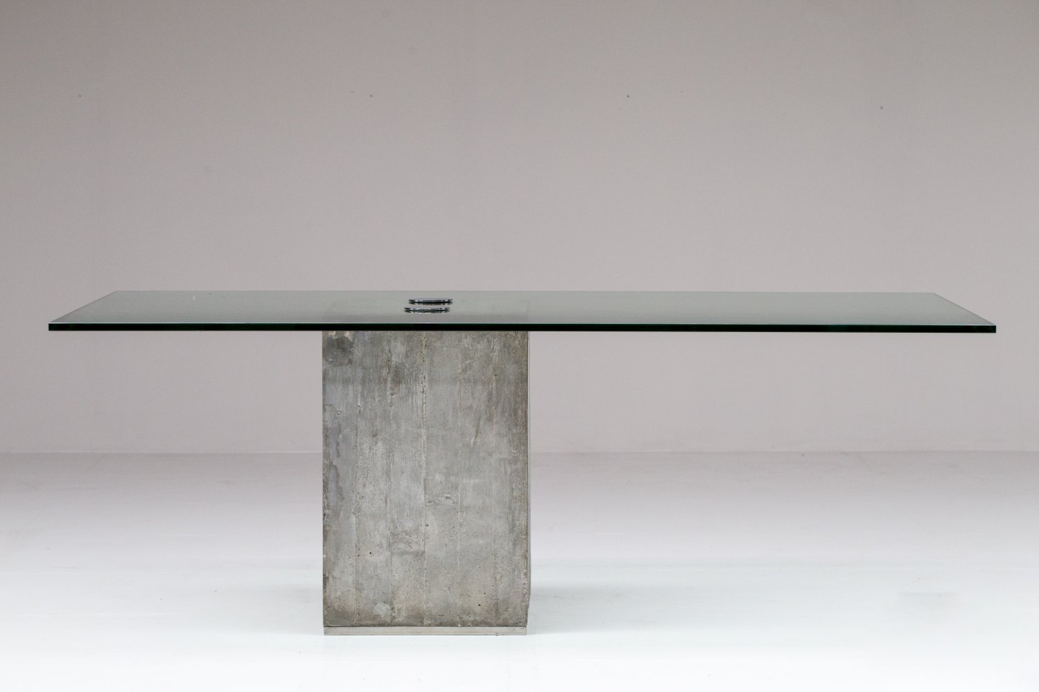 Saporiti concrete glass table. Vanlandschoote