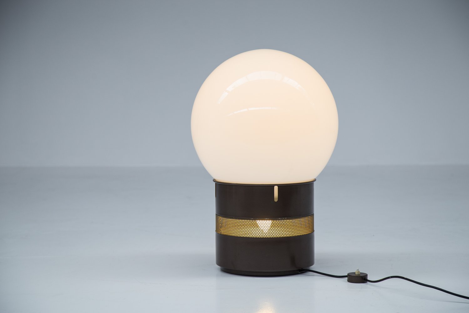 Mezzo Oracolo lamp by Gae Aulenti for Artemide