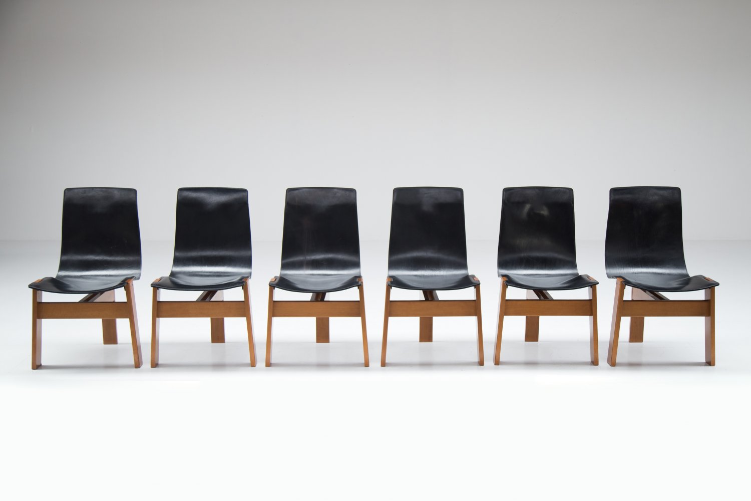Set of 6 chairs by Angelo Mangiarotti for Skipper.