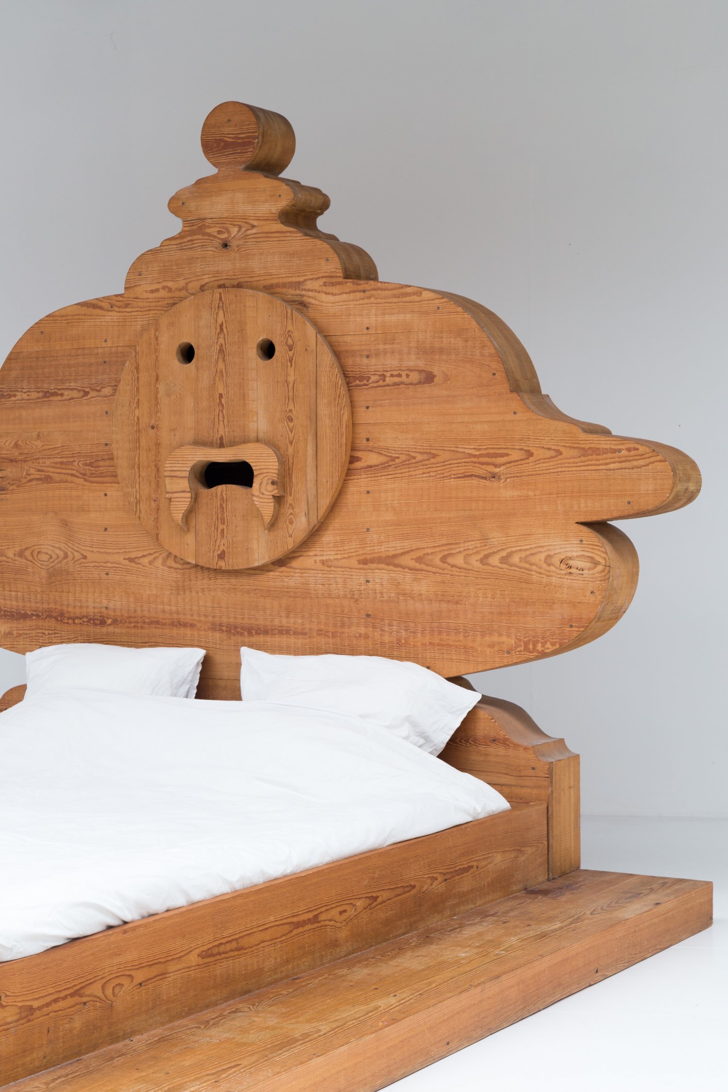 'La Bocca Della Verita' bed by Mario Ceroli