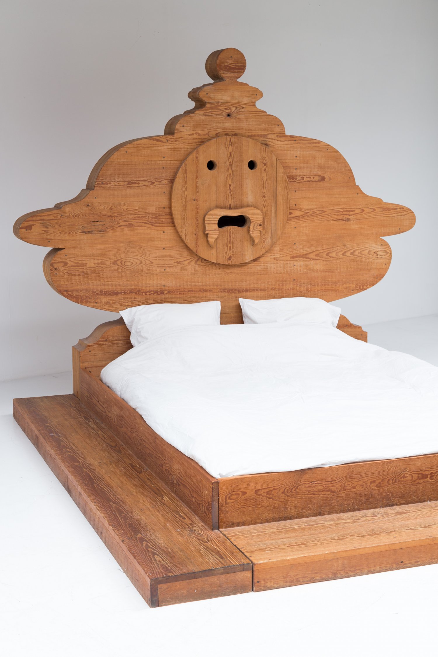 'La Bocca Della Verita' bed by Mario Ceroli