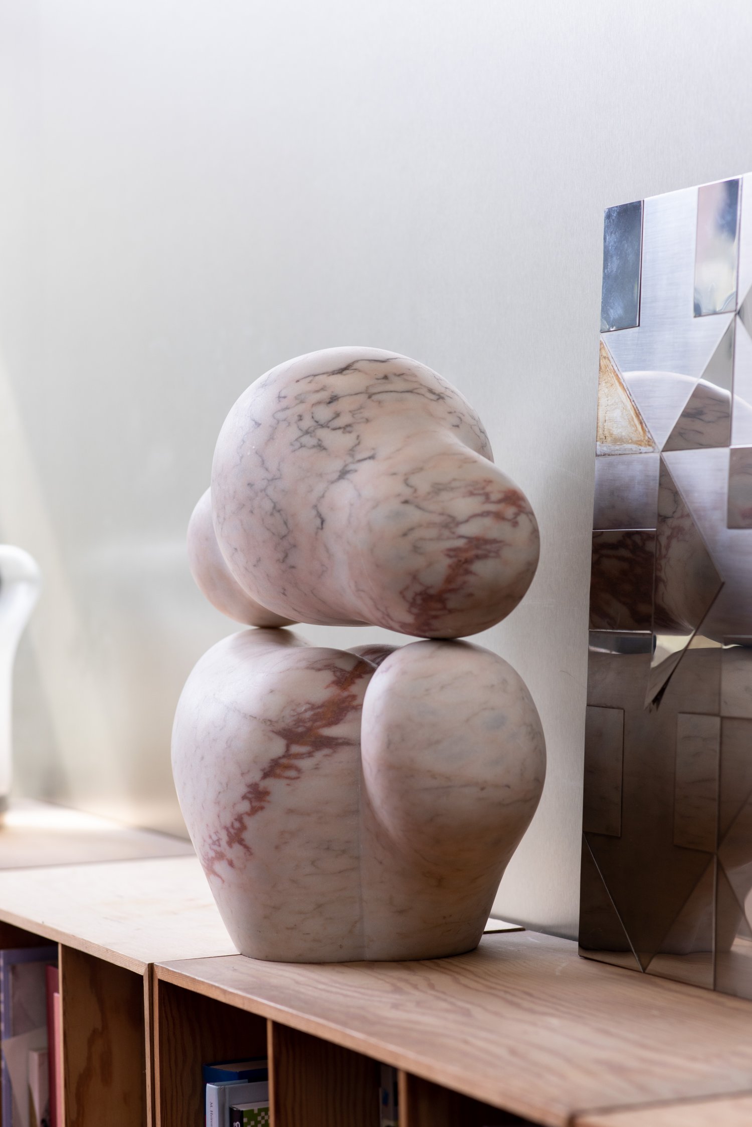 Jean-luc Verpoucke sculpture in Rose Aurora marble