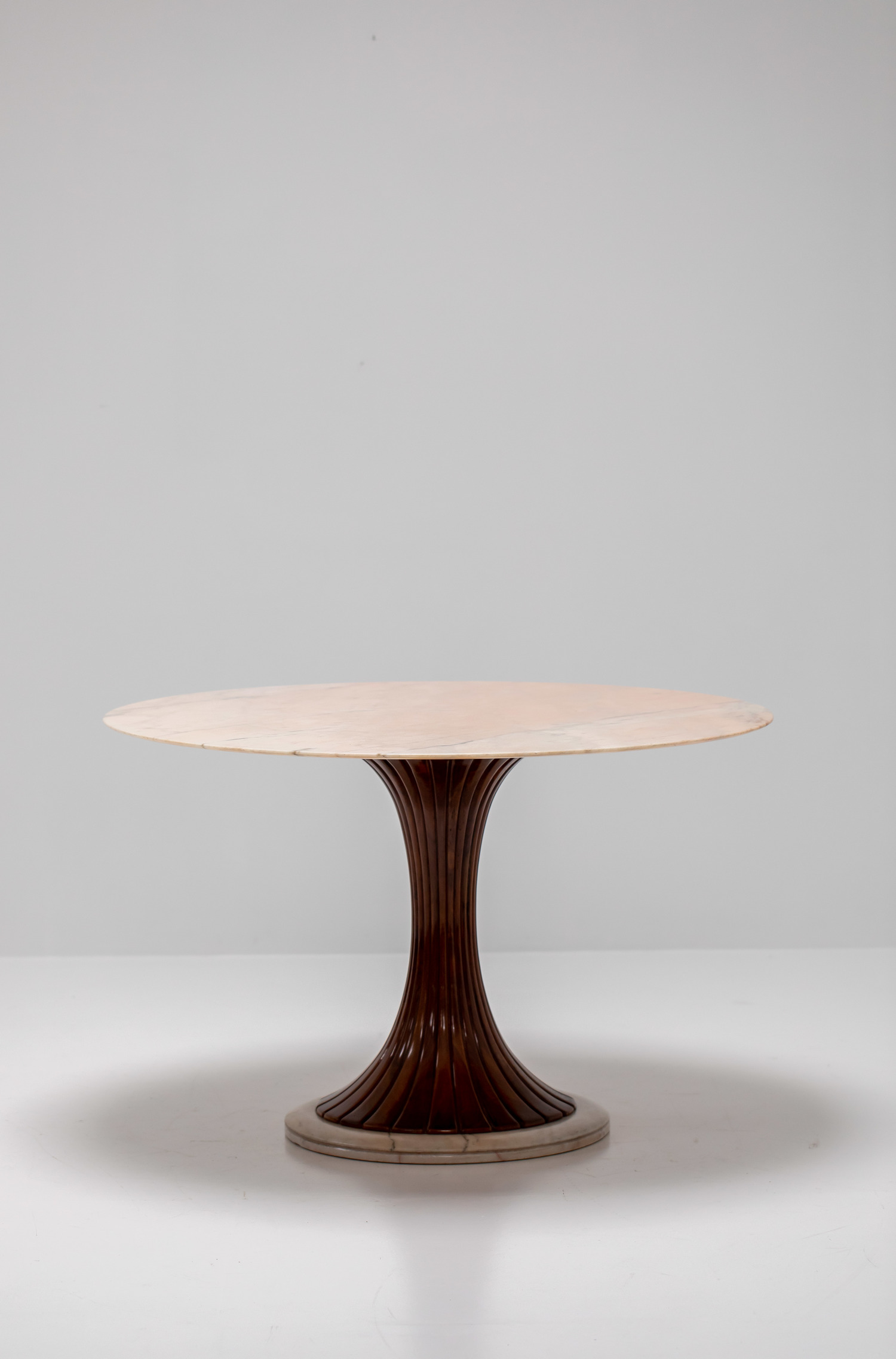 Dassi dining table