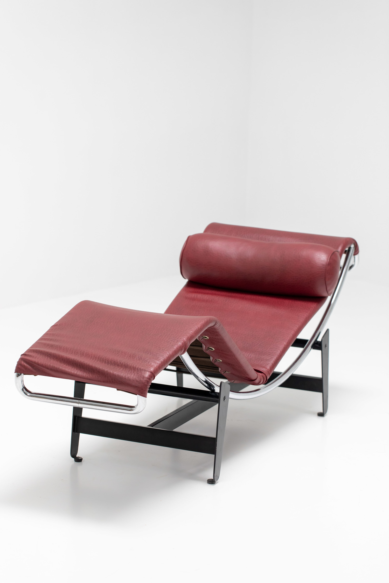 Le Corbusier 'B306' chaise longue by Wohnbedarf