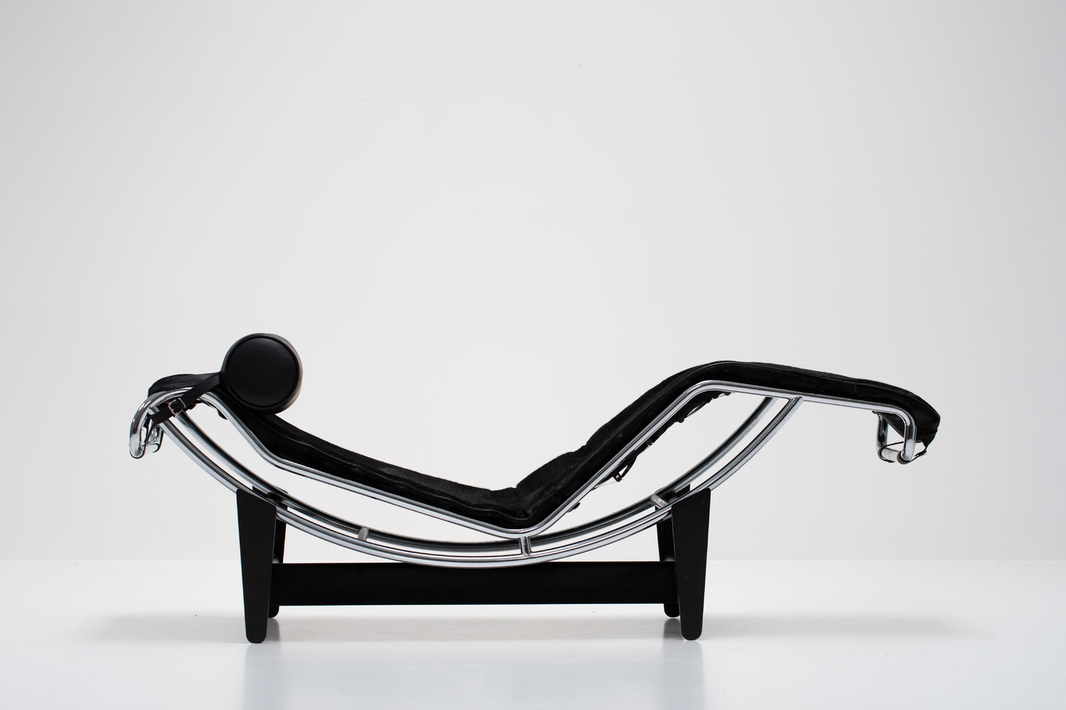 LC 104 Chaise-longue Le Corbusier Heidi Weber