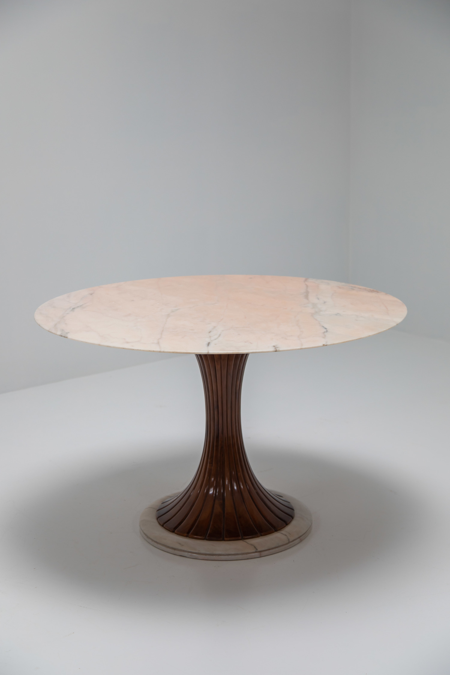 Dassi dining table