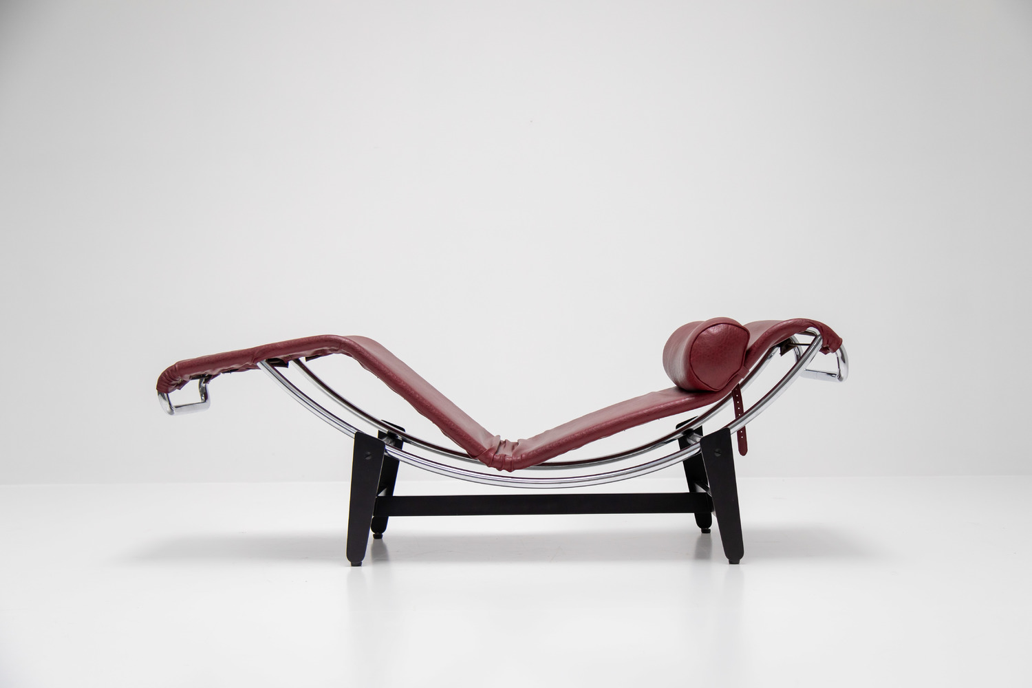 Le Corbusier 'B306' chaise longue by Wohnbedarf