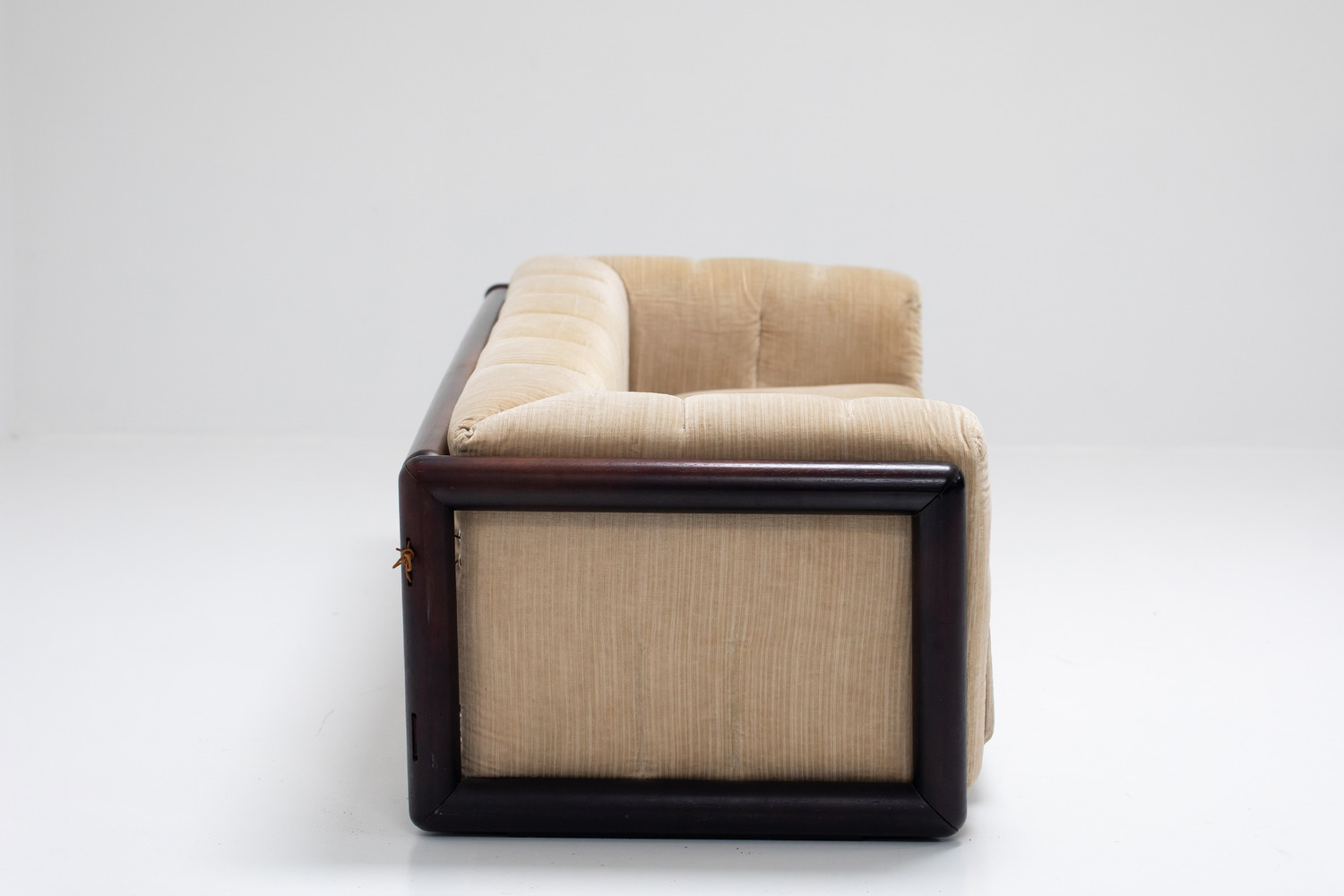 Cornaro sofa by Carlo Scarpa 