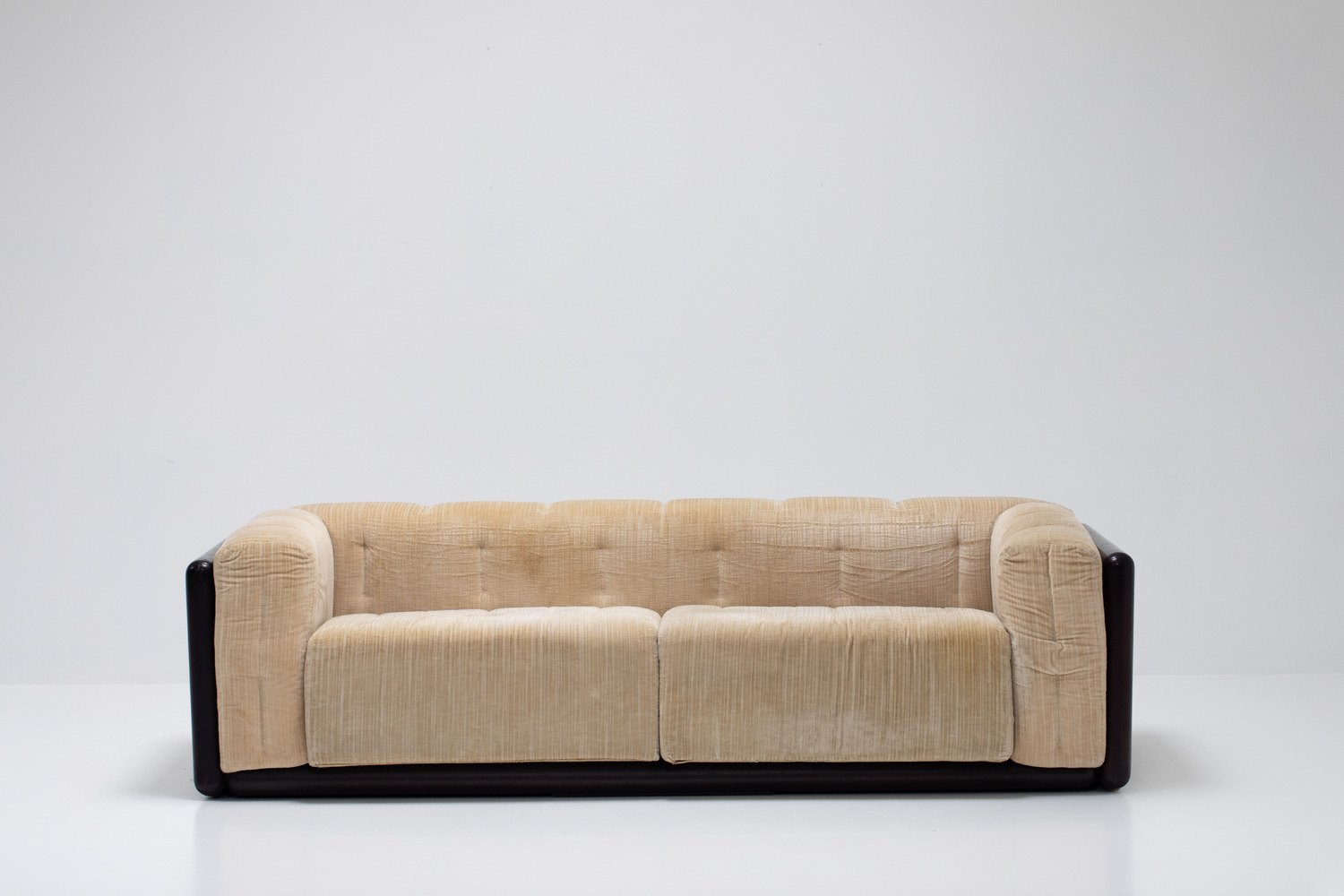 Cornaro sofa by Carlo Scarpa 