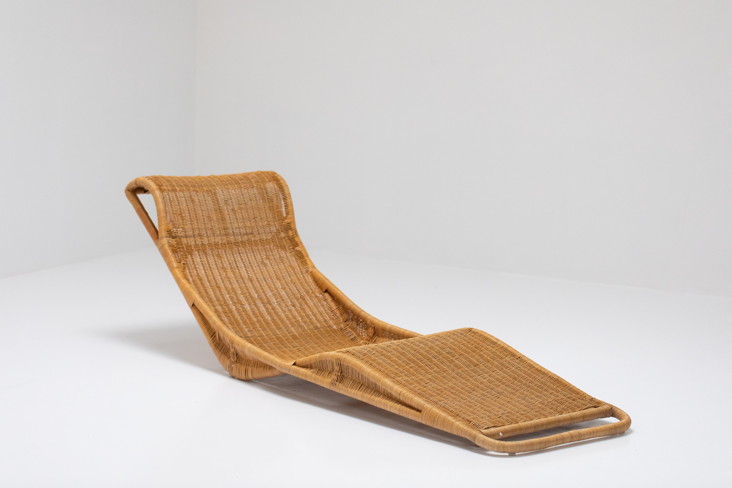 Rattan lounge chair