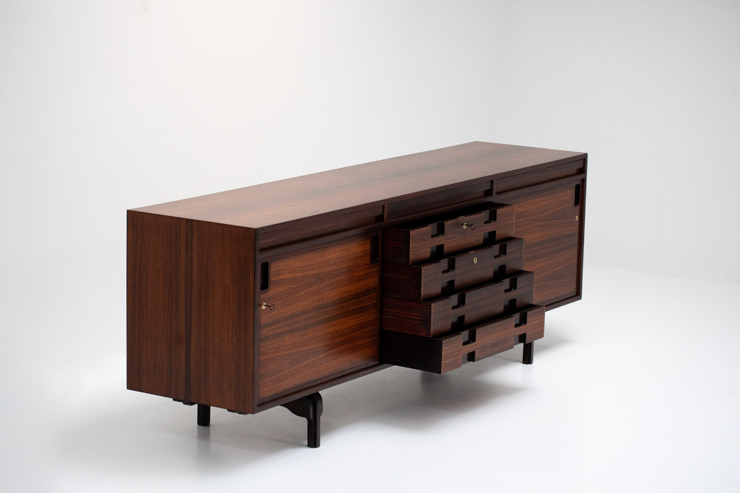 Renato Magri sideboard