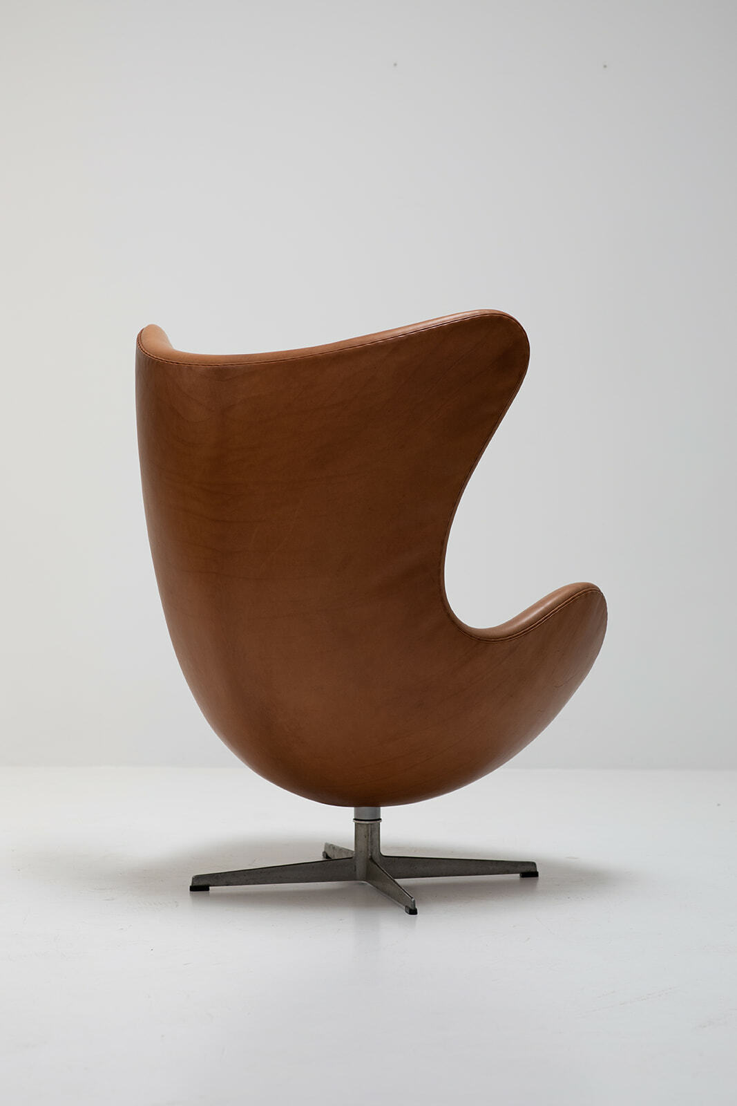 Arne Jacobsen egg chair and footstool