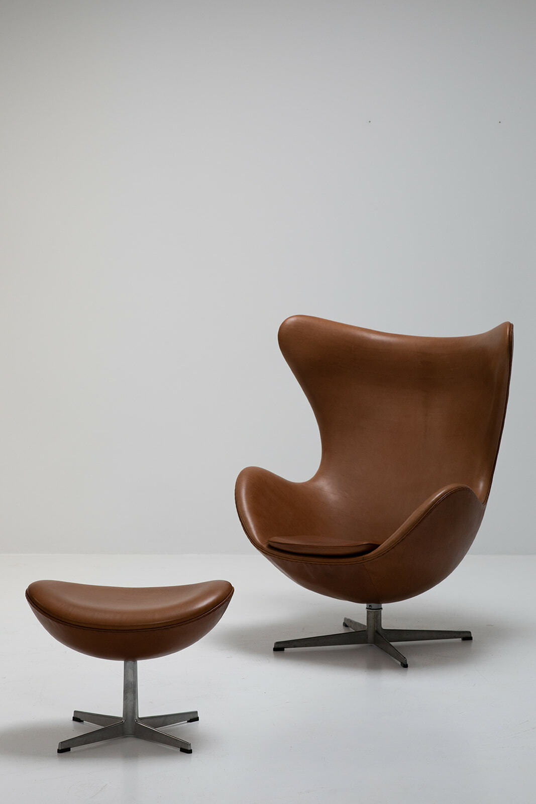 Arne Jacobsen egg chair and footstool