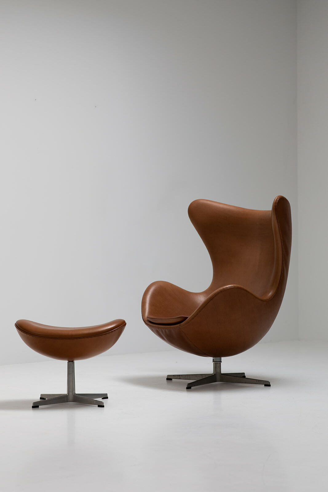 Arne Jacobsen egg chair and footstool