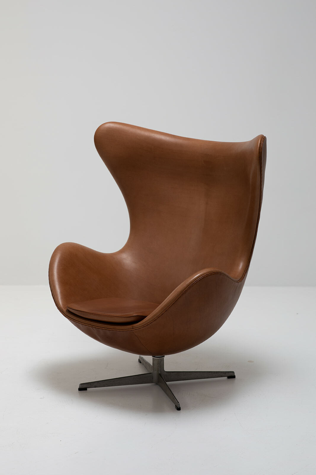 Arne Jacobsen egg chair and footstool