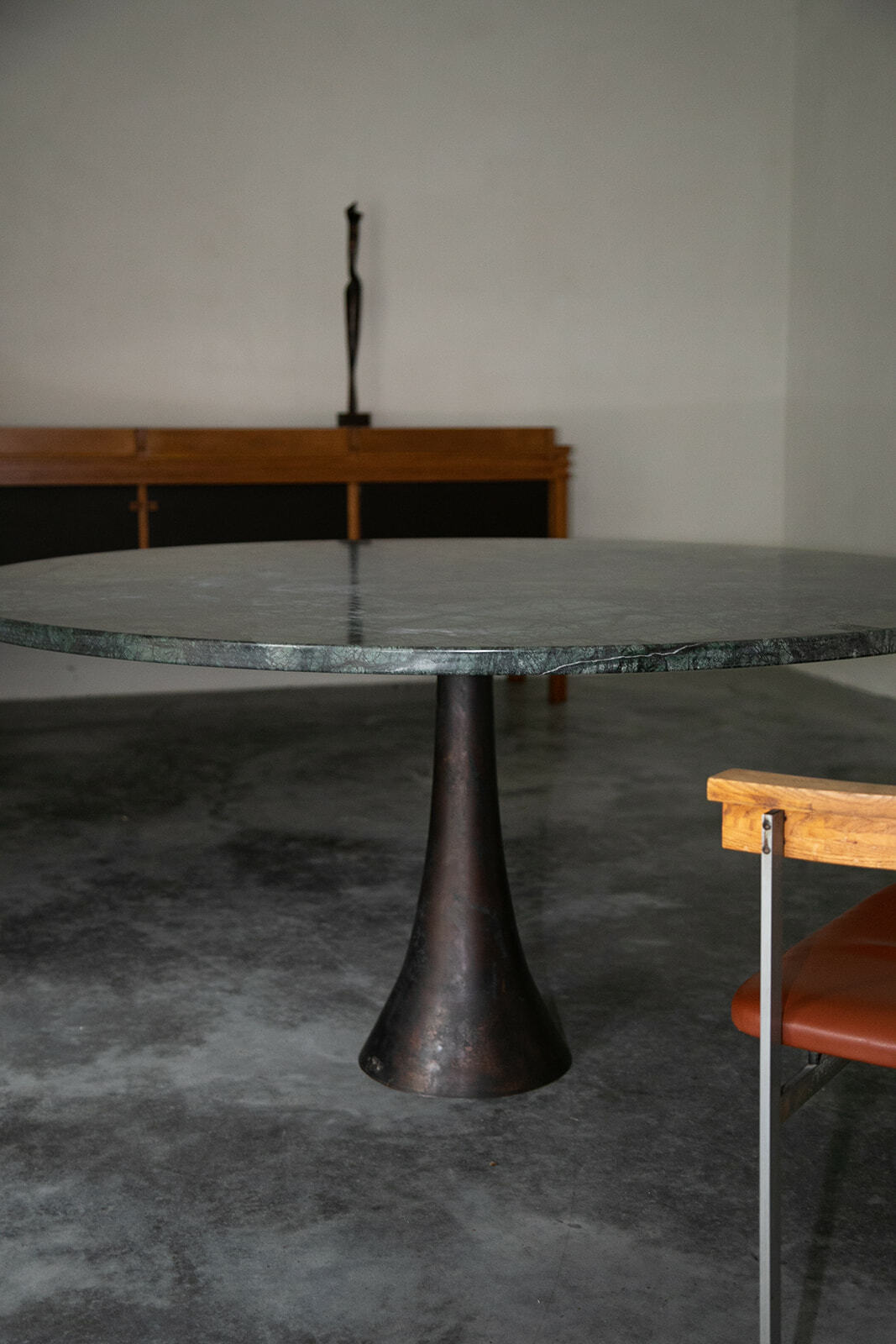 Angelo Mangiarotti table with bronze base and Verde Alpi marble / Bernini