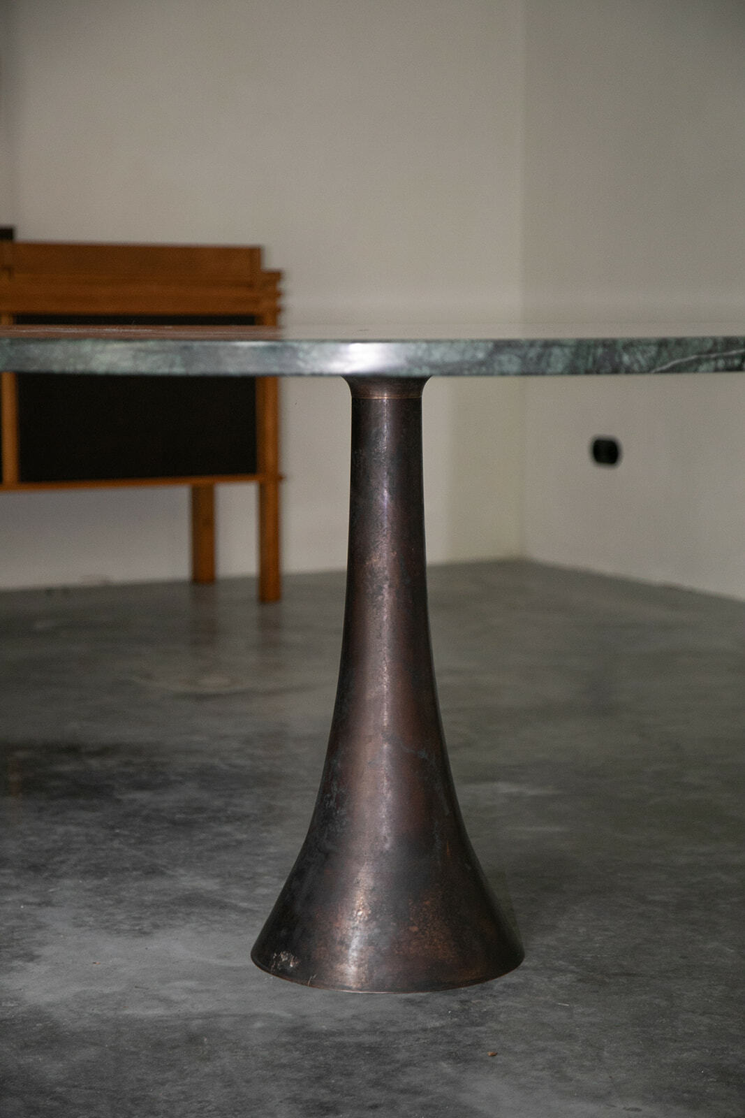 Angelo Mangiarotti table with bronze base and Verde Alpi marble / Bernini